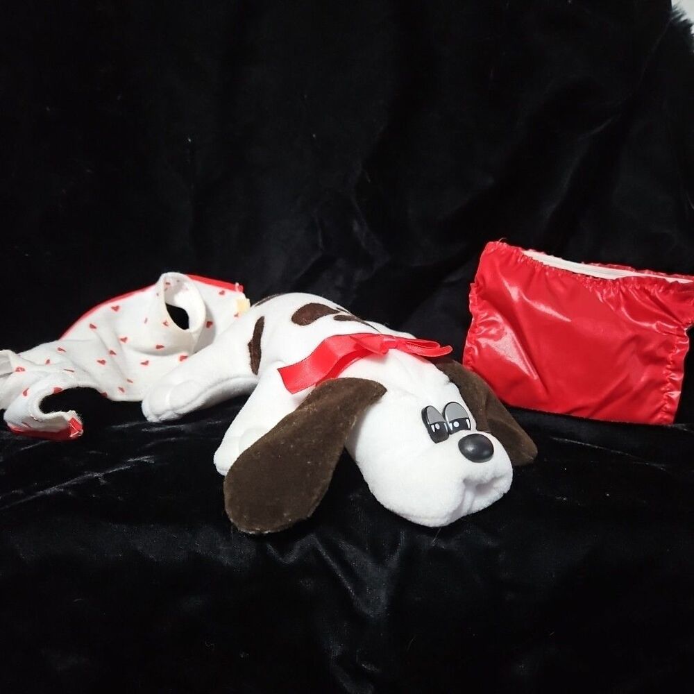 1985 Pound Puppies Spotted Original Brown 9” Stuffed Plush Valentine Outfit